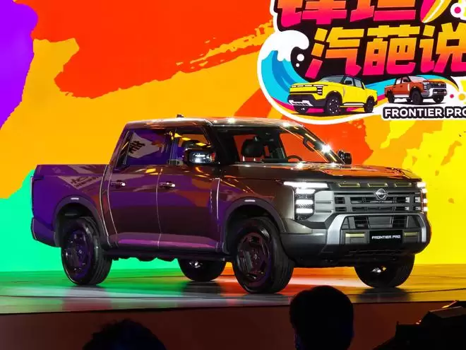 皮卡也能自带按摩大沙发？日产锋坦17.69万起，柴油汽油插混全都有！