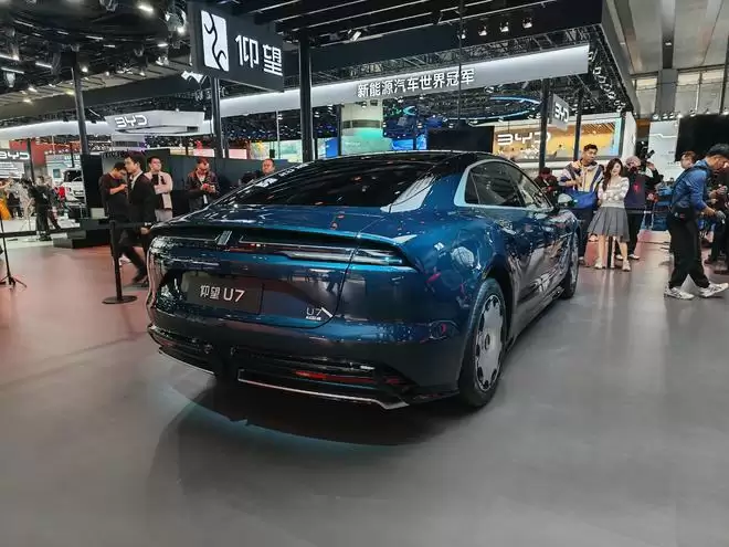 新增星河蓝车色 仰望U7发布新车型配置