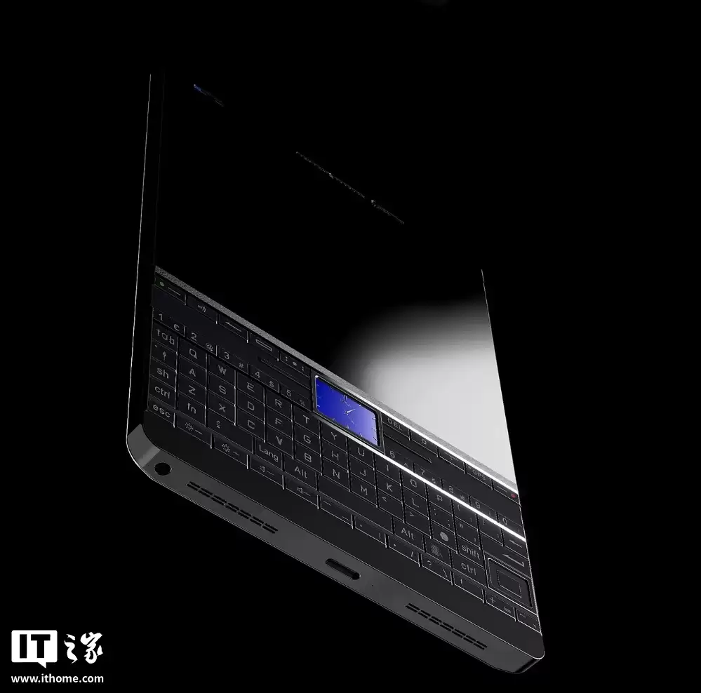 Lotus Diplomat 全键盘手机现身：骁龙 8 Elite 芯片，24GB 内存、1.5TB 存储空间