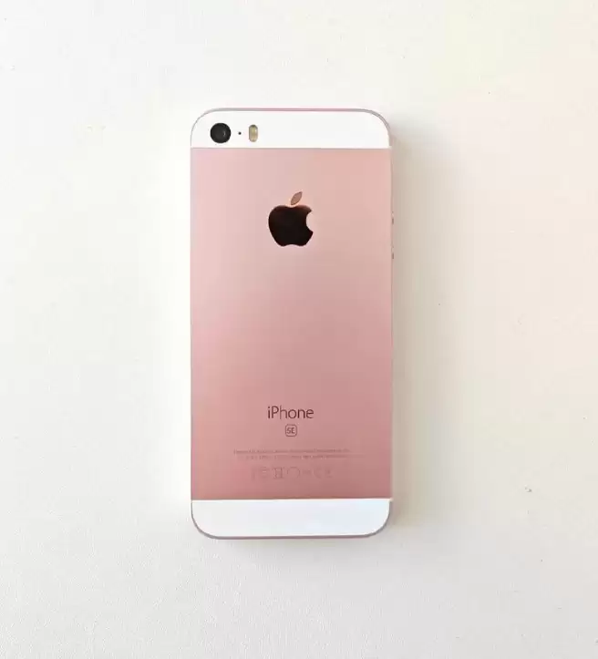 一个时代的句点:初代iPhone SE被列入“过时产品”,一个小屏时代的正式落幕 一个时代的句点:初代iPhone SE被列入“过时产品”,一个小屏时代的正式落幕