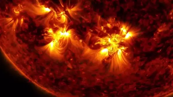 最强烈的X级!科学家拍到史无前例的太阳耀斑细节照