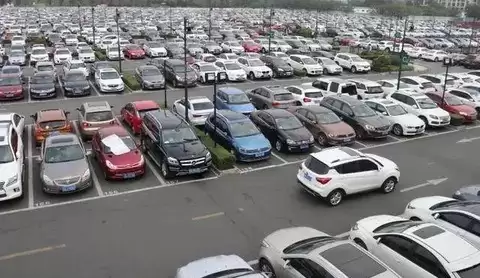 智慧停车时代来临：便捷出行与管理挑战并存