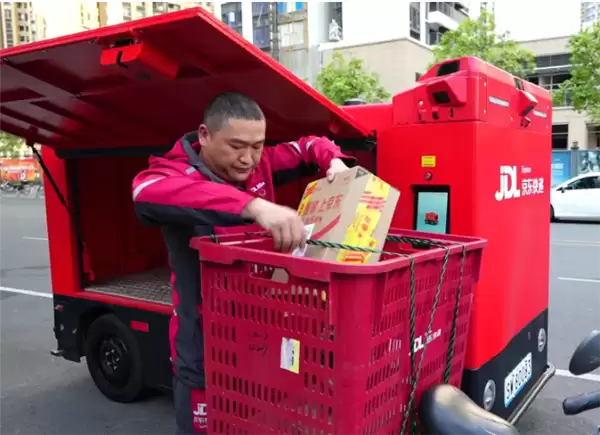 第1800亿件快递由京东物流送达 智狼分拣、无人车送到门口