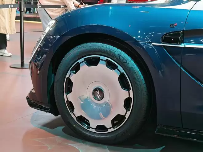 新增星河蓝车色 仰望U7发布新车型配置