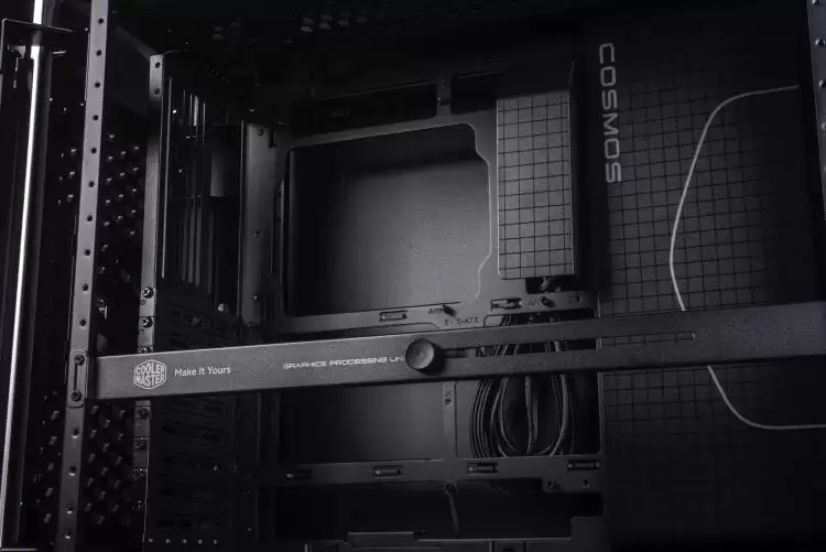 酷冷至尊推出 COSMOS ALPHA 全塔机箱：内置金属海绵散热孔，侧透设计