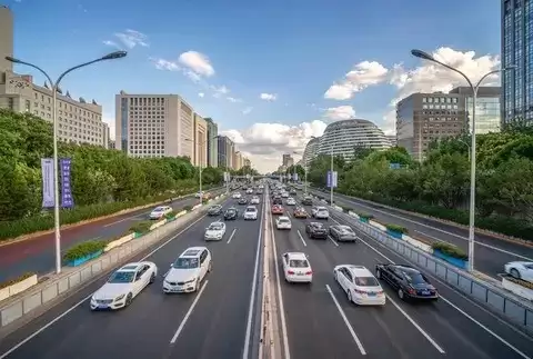 成都拟限行新能源汽车缓解拥堵引热议