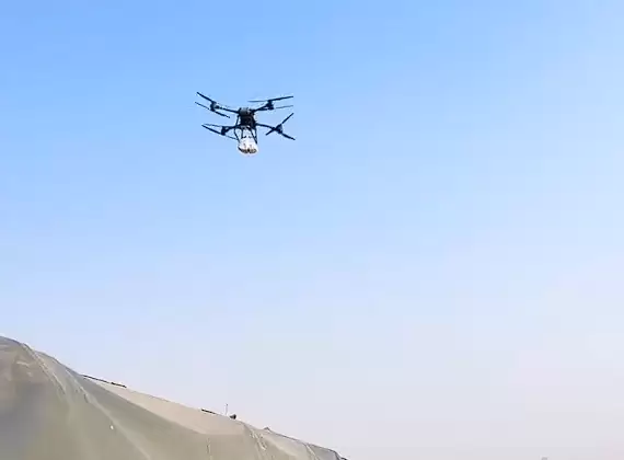 长江里面也能点外卖了：无人机直接送到船上