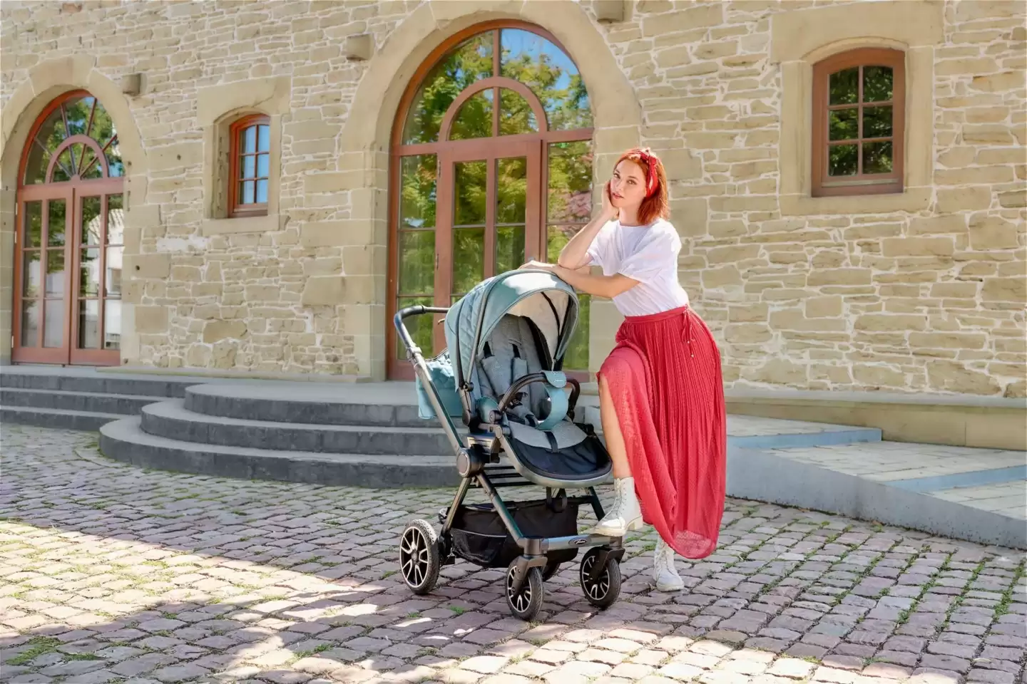 奔驰推出豪华婴儿推车,售价最高达1999欧元