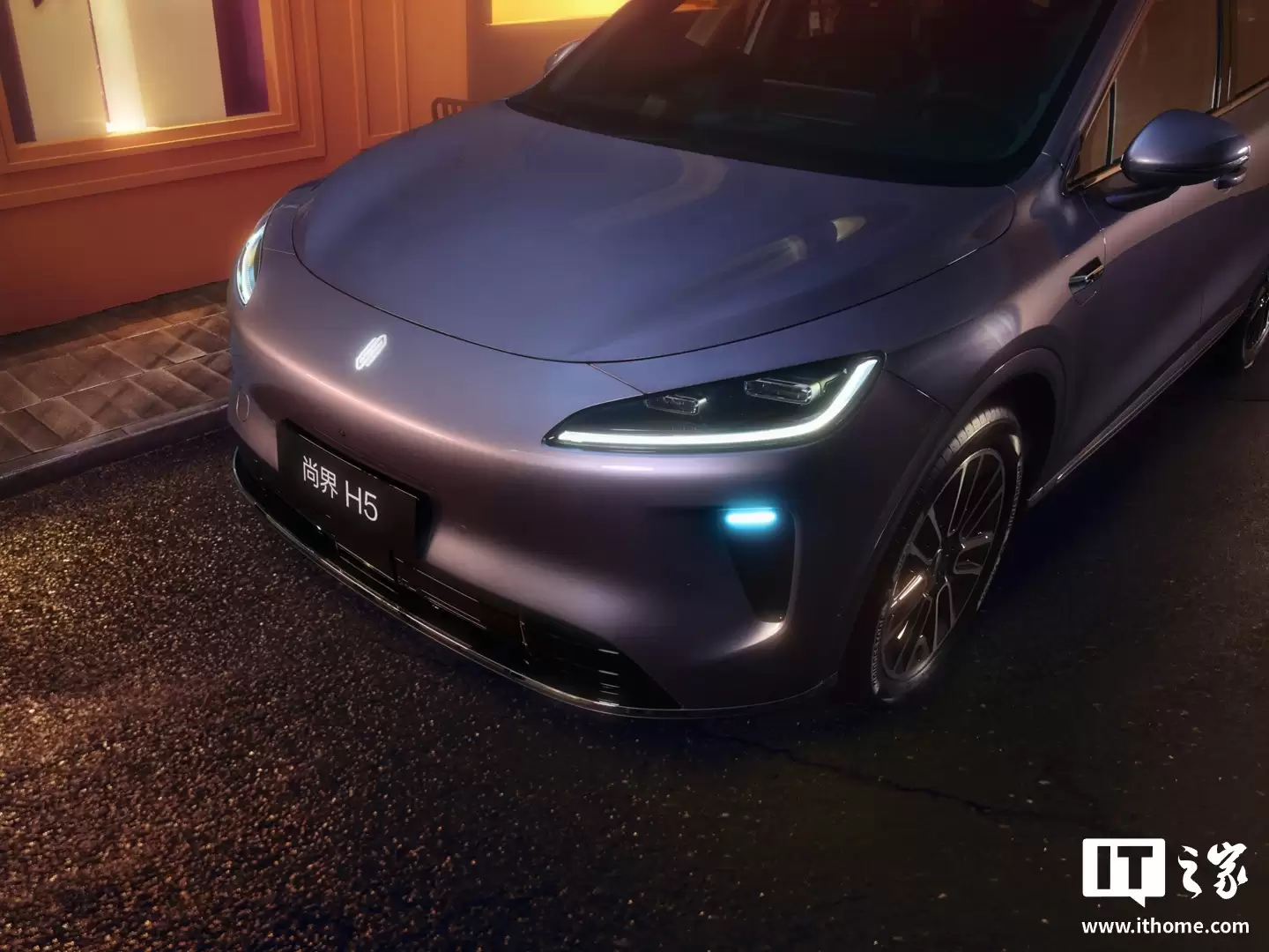 鸿蒙智行尚界 H5 汽车 11 月交付破 1 万台，购置税补贴延期至 12 月 31 日