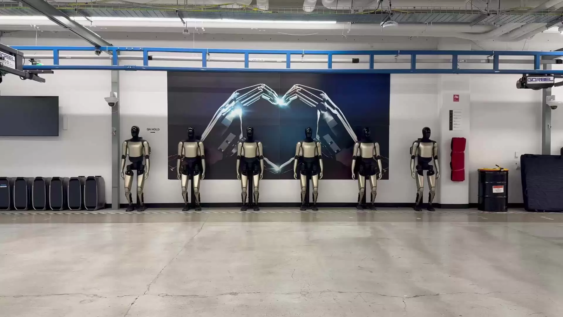 特斯拉发布Optimus人形机器人跑步视频，刷新“个人”最佳成绩