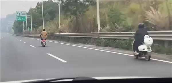电动自行车跑上高速 时速120km/h追不上!网友:5倍新国标