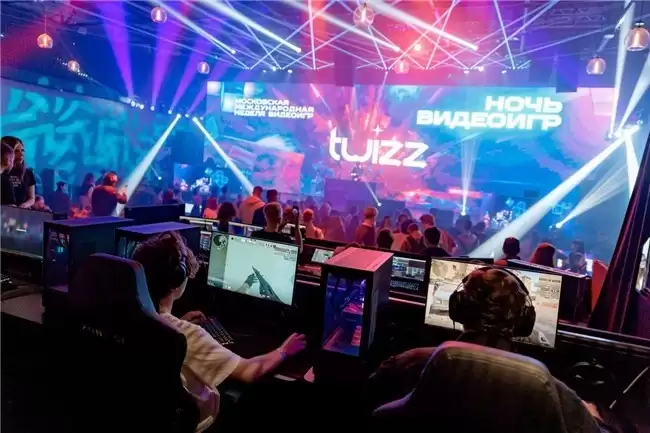 莫斯科举办首届电子游戏之夜 经典复古氛围下的宏大赛事