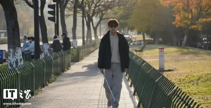 瞳行科技发布国内首款 AI 助盲眼镜，基于阿里通义千问打造