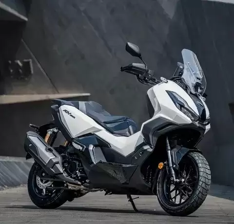 本田ADV350对比光阳赛艇X350：谁更值得入手？