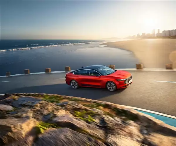 14.98万起 新款福特蒙迪欧上市:终于抛弃分体大灯组