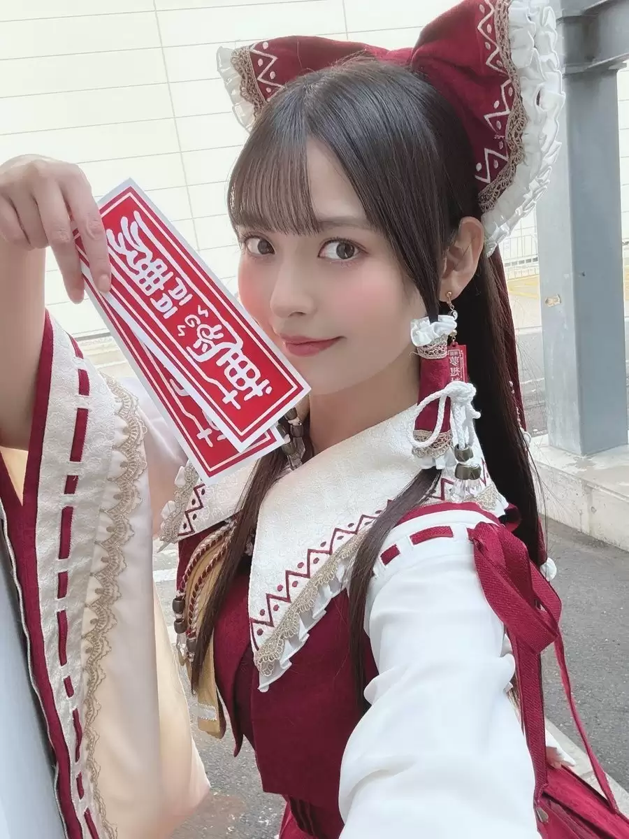 上坂堇COS博丽灵梦致敬东方Project