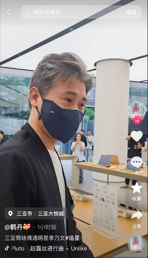 演员李乃文现身华为门店体验手机 不巧刚拿手机就出现小插曲