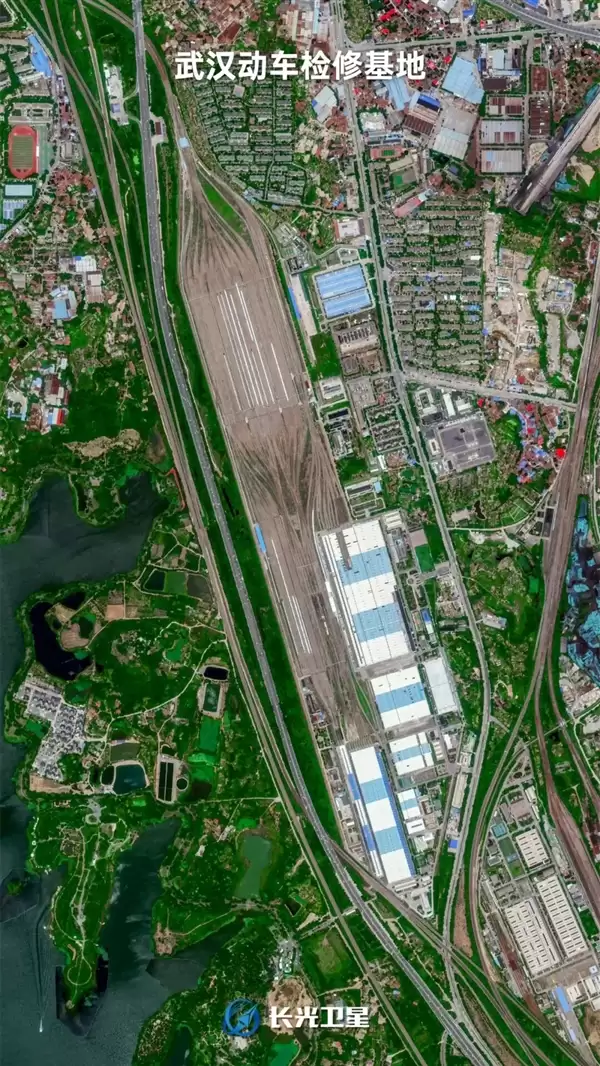 卫星眼里的中国最大高铁车库！妥妥的“陆地航母”
