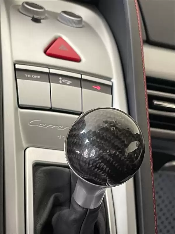 688万起 困在广州展厅里的保时捷卡雷拉GT要拍卖了：无法上牌