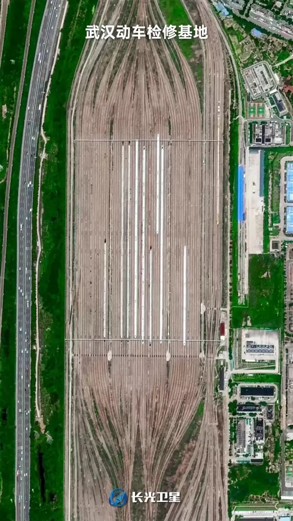 卫星眼里的中国最大高铁车库！妥妥的“陆地航母”