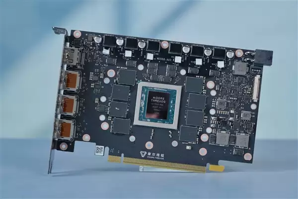 “国产GPU第一股”诞生!摩尔线程正式上市:上半年收入超过过去三年总和