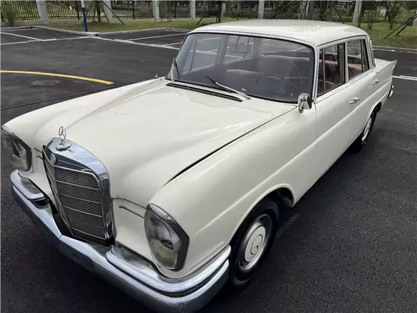 1963年奔驰古董车将拍卖:起拍价3.5万 能开能跑