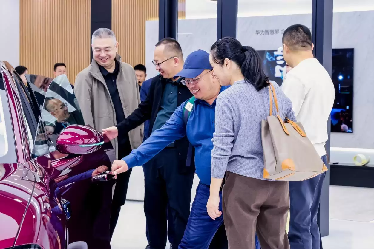 HUI_3818-opq4180955209