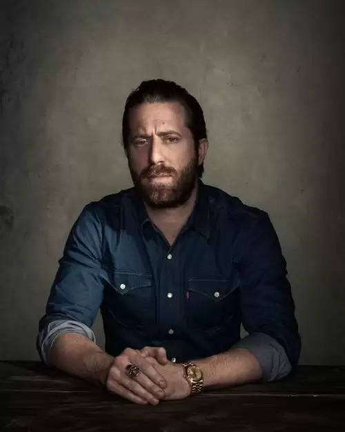 Meta 组建全明星设计团队：前苹果副总裁 Alan Dye 挂帅，攻坚 AI 眼镜