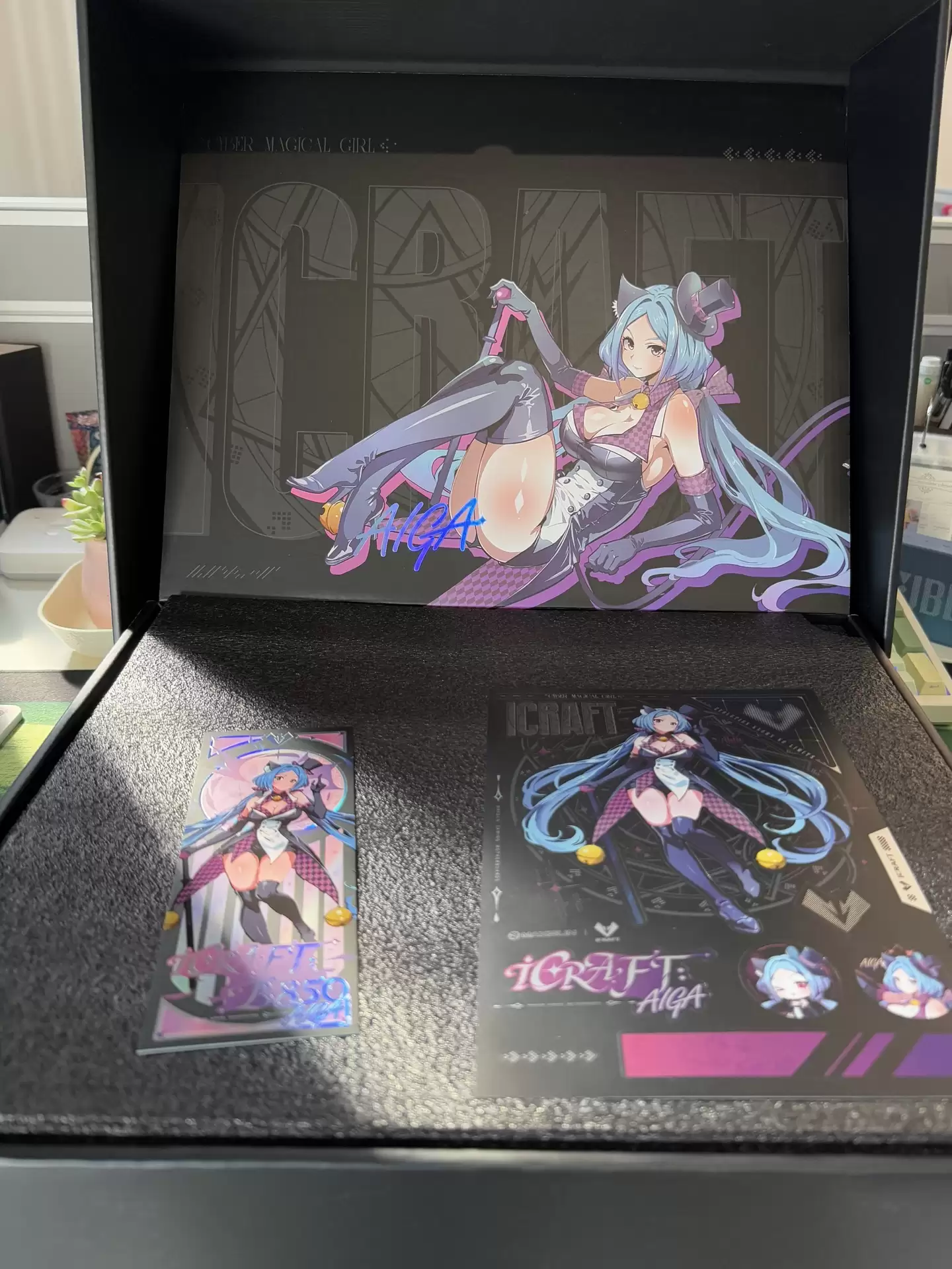 铭瑄开箱 MS-iCraft B850 AIGA 主板包装盒，含多款二次元 IP 配件