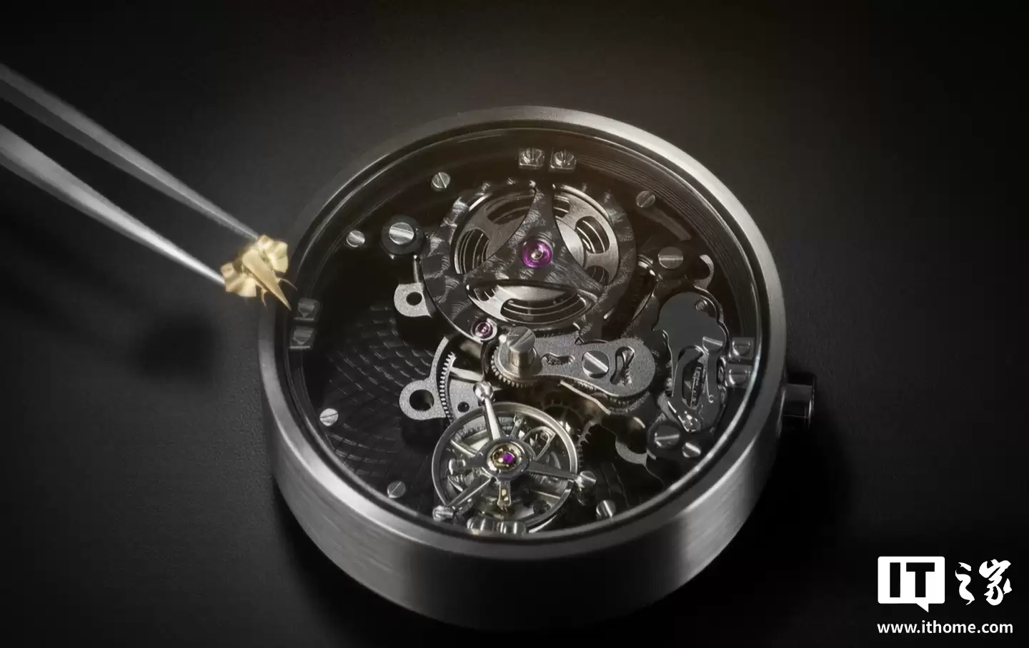 自带机械腕表机芯的机械键盘：Wuque Studio Nama 发布，重量达 8.6 公斤