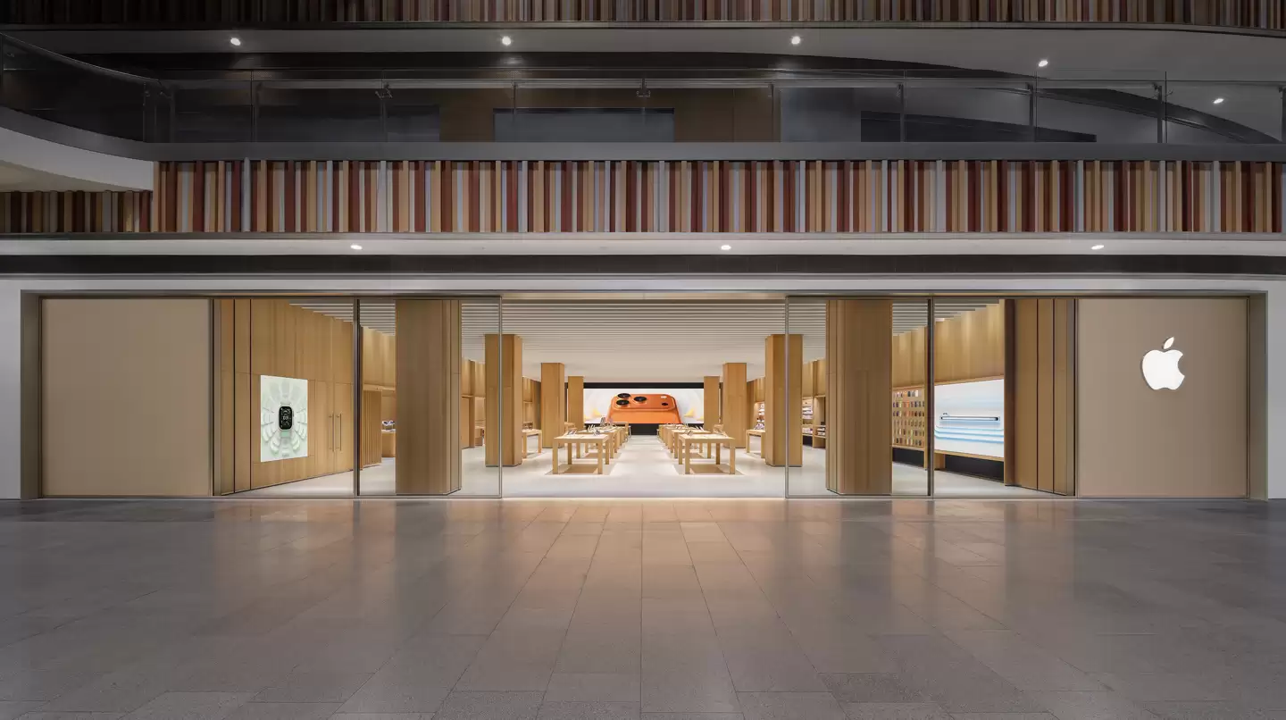 北京第六家苹果 Apple Store 零售店今日开幕，位于荟聚 1 层