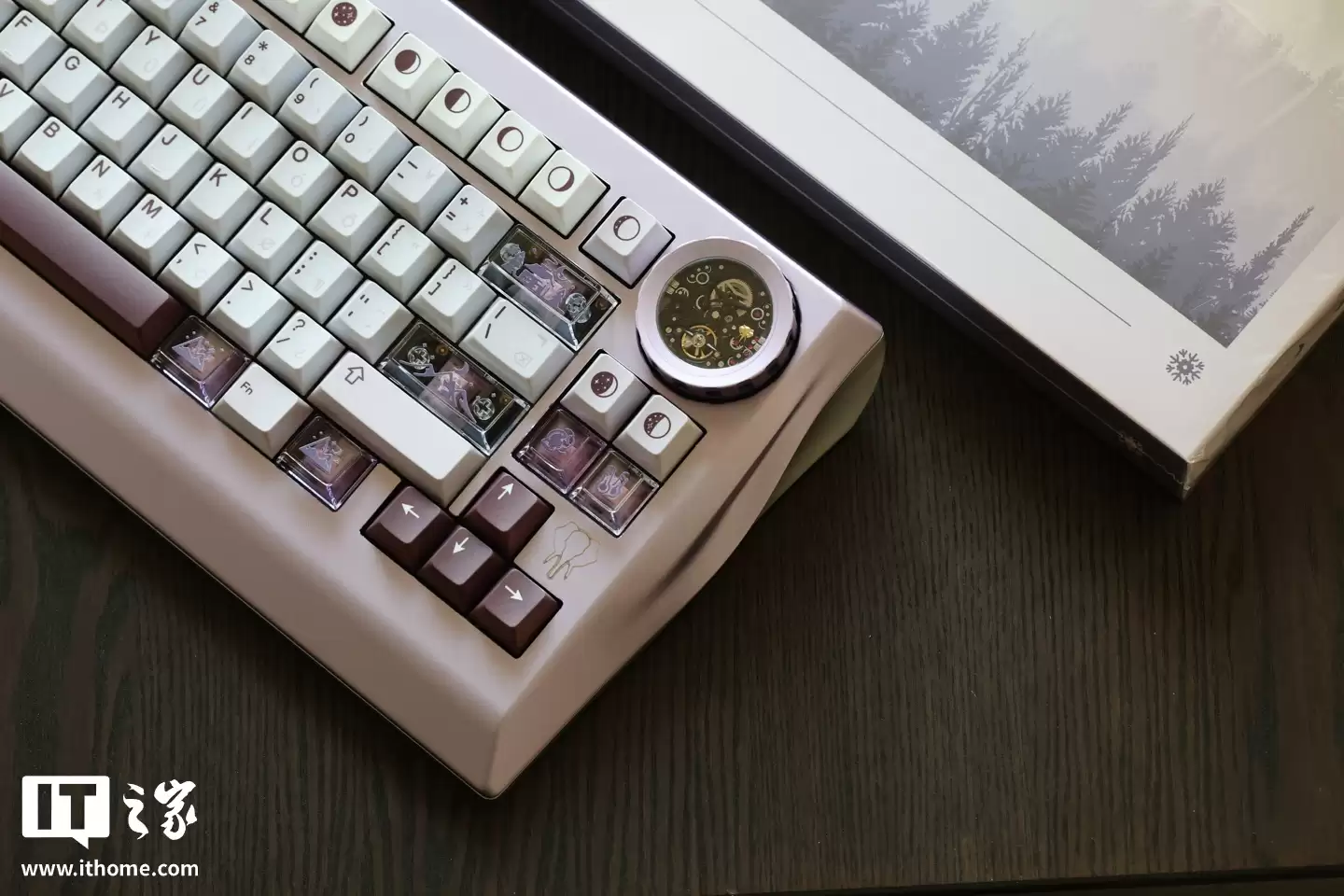 自带机械腕表机芯的机械键盘：Wuque Studio Nama 发布，重量达 8.6 公斤