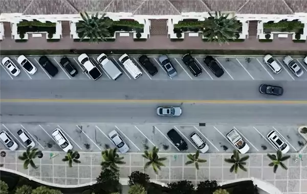 高德上线“AI停车雷达”：直观呈现沿途道路车位空闲状态