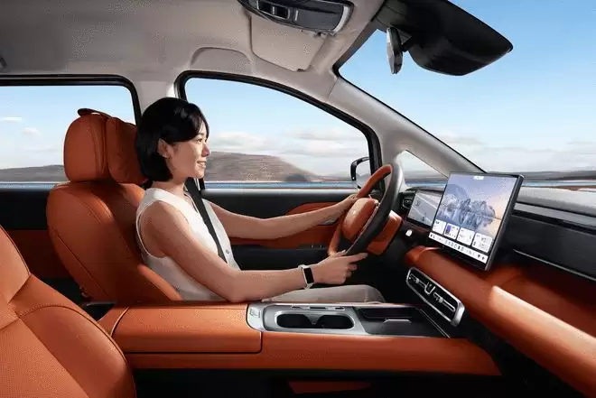 CLTC综合续航1420km 锐聚M8预售价16.98万起