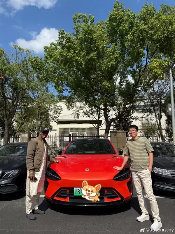 8年奔驰车主换小米YU7:完胜50万以下奔驰 仅一点不如奔驰