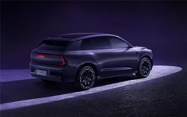 上汽奥迪首款量产SUV AUDI E7 X量产版公布：和谐多了