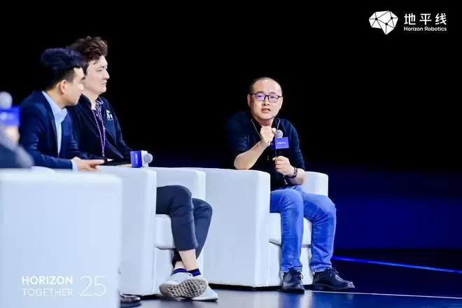 余凯周光等大咖对话 如何破解高阶智驾落地难题