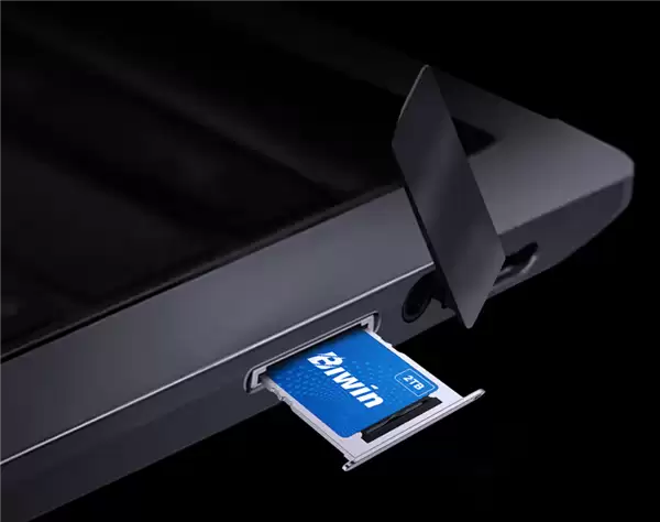 最小消费级固态硬盘来了！国产傲维Mini SSD CL100正式发布：半枚硬币大小 599元起