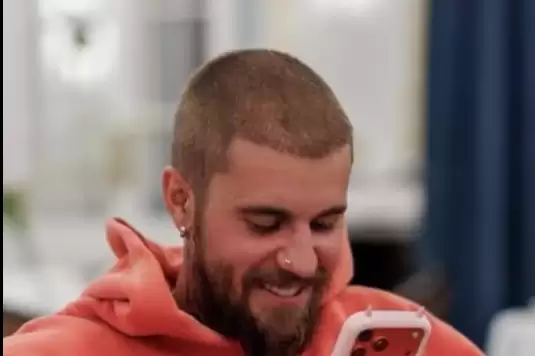 歌手贾斯汀·比伯吐槽iPhone按键设计不合理：气得想对苹果全体员工来‘裸绞锁喉’