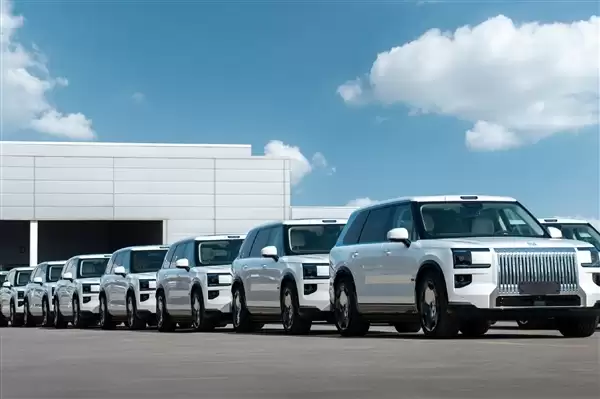 50万级SUV销冠易主！极氪9X接替问界M9成新王