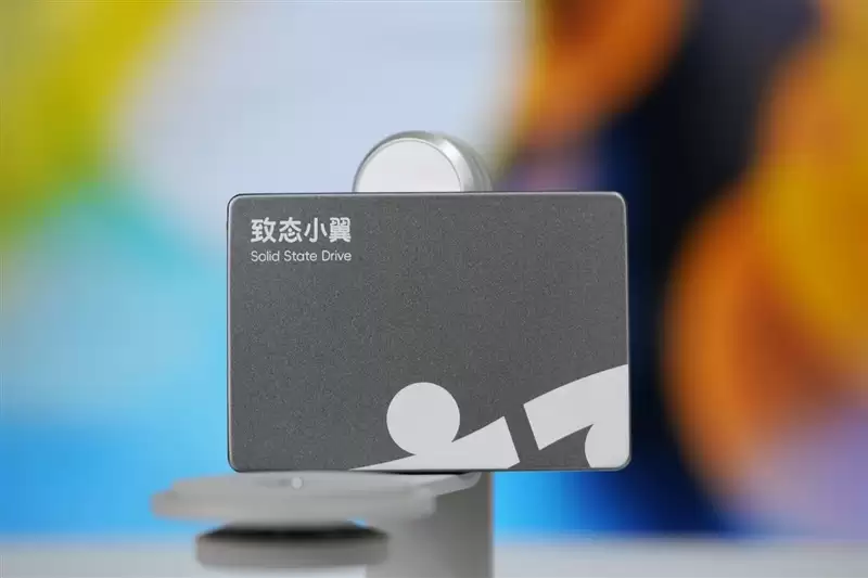 致态小翼S001 SSD评测：SATA接口性能极限 附带软件一键迁移系统