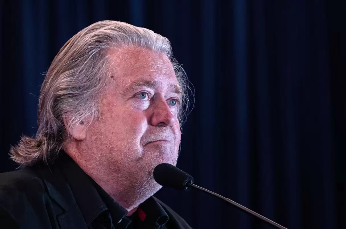 美媒曝黄仁勋椭圆形办公室谏言:州级AI法规或让美国“输掉AI竞赛”