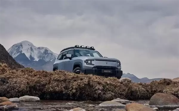 深蓝G318追尾前车 车主质疑:车辆紧急制动去哪了