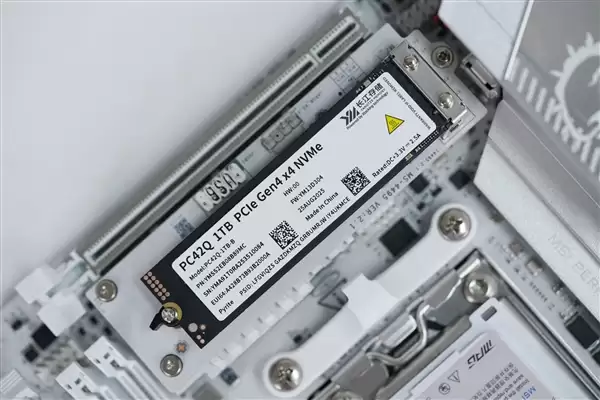 疾速7000MB/s！长江存储PC42Q 1TB SSD图赏