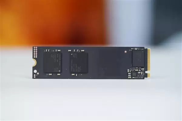 疾速7000MB/s！长江存储PC42Q 1TB SSD图赏