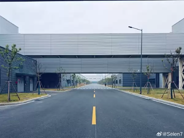 小米智能家电工厂实拍：有草坪、湖景 整洁的不像工厂