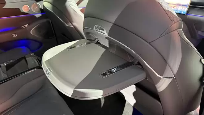 岚图追光L27.99万起！标配华为全家桶+800V 这是要卖爆的节奏？