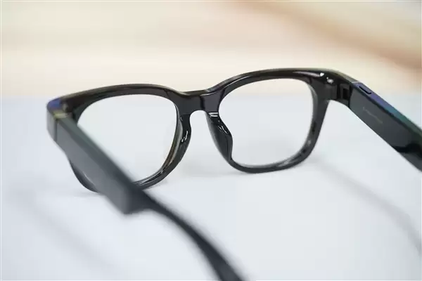 苹果首款智能眼镜Apple Glasses明年发布:无显示屏 类似Meta、小米