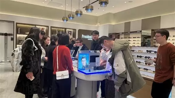 夸克AI眼镜S1热销缺货 二手市场溢价超千元