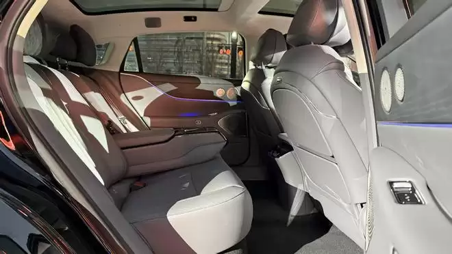 岚图追光L27.99万起！标配华为全家桶+800V 这是要卖爆的节奏？